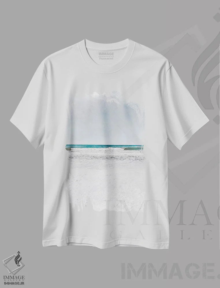 تیشرت سفید طرح دار پوستر موج های غلتان، دکور ساحلی اثر ناتالی رایان | immage.ir