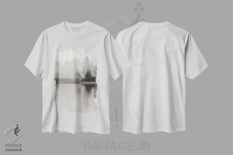 تیشرت سفید طرح دار دریاچه دسامبر، عکاسی سیاه و سفید اثر نیکلاس بل | immage.ir