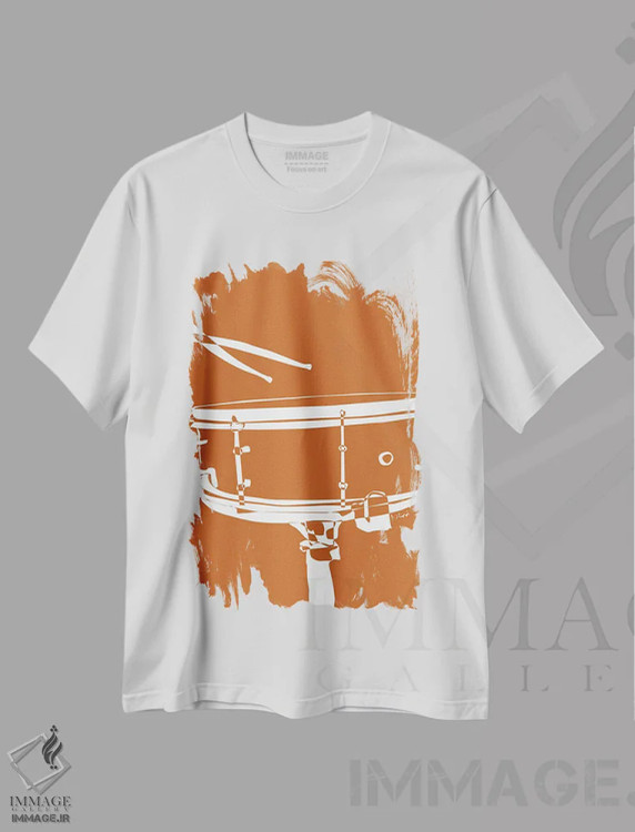 تیشرت سفید طرح دار طبل اسنیر خاکی، تزئینی اثر نیسه کرونا | فروشگاه ایماژ