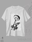 تیشرت سفید طرح دار ترومپت، هنر تزئینی سیاه و سفید اثر نیسه کرونا | immage.ir