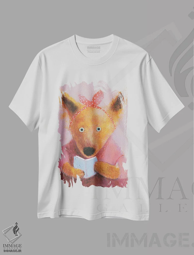 تیشرت سفید طرح دار روباهی که کتاب می خواند، دکور معاصر اثر ناتالیا شالوشویلی | immage.ir