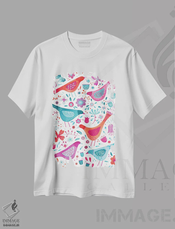 تیشرت سفید طرح دار پرندگان در باغ آبی مایل به سبز، هنر دیجیتال اثر نیک اسکویرل | immage.ir