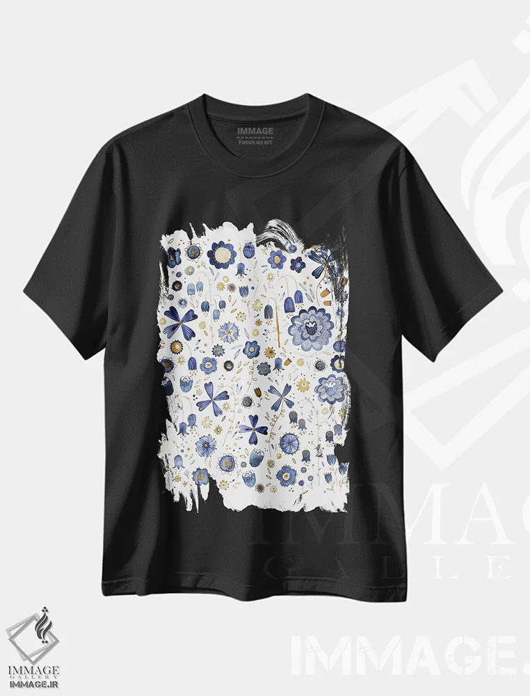 تیشرت مشکی طرح دار ترکیب گل های نیلی، تزئینی اثر نیک اسکویرل | immage.ir