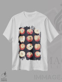 تیشرت سفید طرح دار سیب ها در تاریکی، هنر دیجیتال اثر نیک اسکویرل | فروشگاه ایماژ