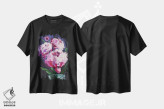 تیشرت مشکی طرح دار دسته گل گل صد تومانی صورتی، دکور معاصر اثر ناتالی مک | فروشگاه ایماژ