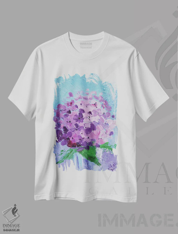 تیشرت سفید طرح دار هورتانسیا یاسی، دکور معاصر اثر ناتالی مک | immage.ir