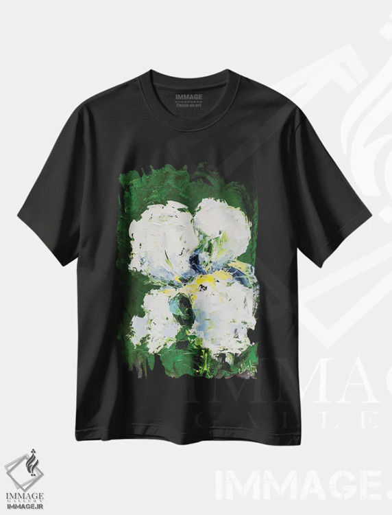تیشرت مشکی طرح دار زنبق سفید، دکور معاصر اثر ناتالی مک | immage.ir