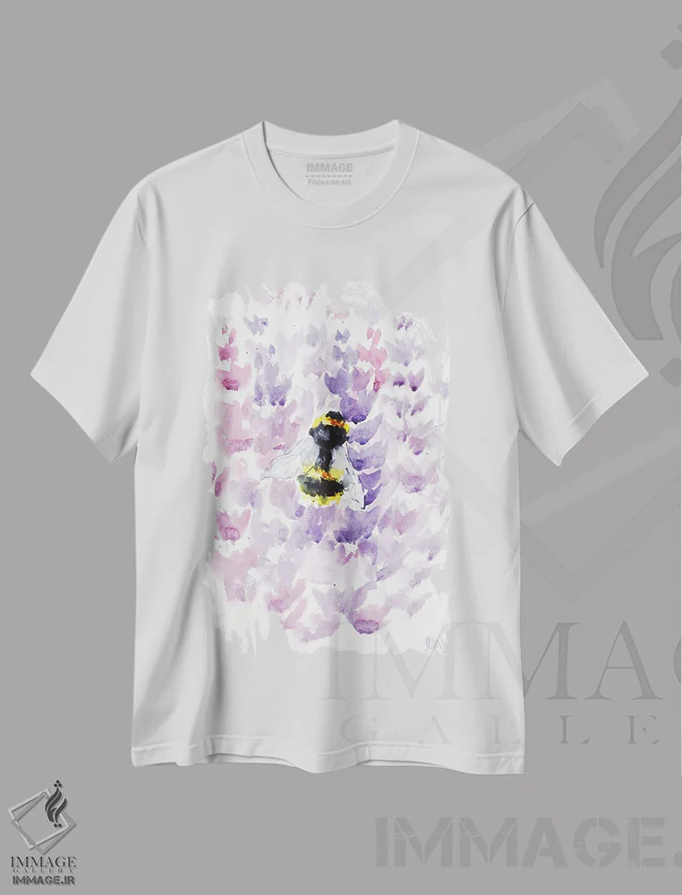 تیشرت سفید طرح دار زنبور عسل، دکور معاصر اثر ناتالی مک | فروشگاه ایماژ