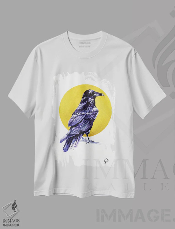 تیشرت سفید طرح دار کلاغ سیاه، دکور معاصر اثر ناتالی مک | immage.ir