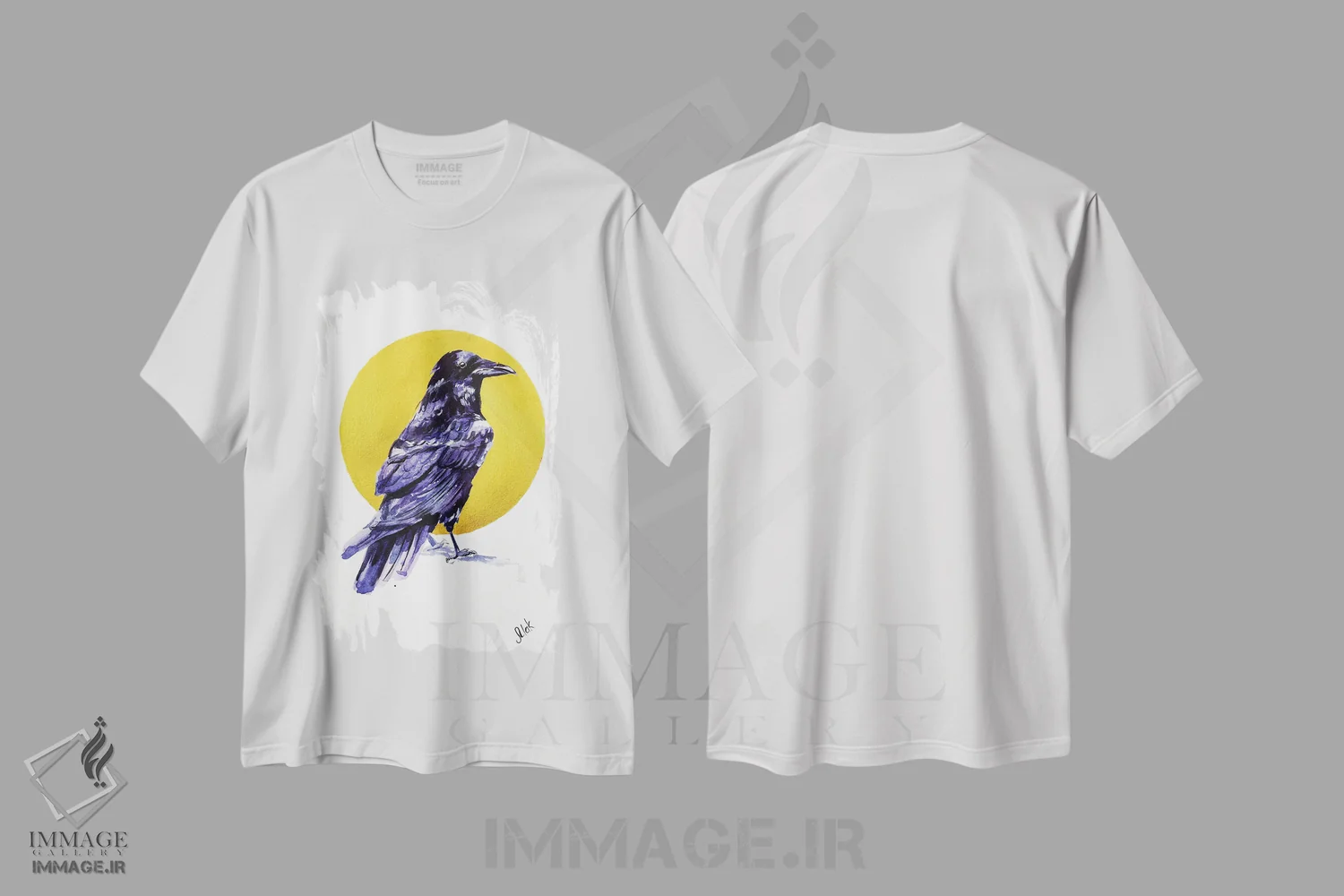 تیشرت سفید طرح دار کلاغ سیاه، دکور معاصر اثر ناتالی مک | immage.ir