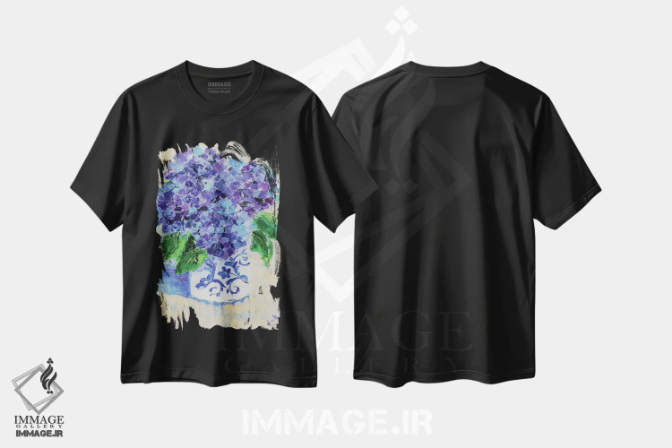 تیشرت مشکی طرح دار هورتانسیا بنفش، دکور روستایی اثر ناتالی مک | فروشگاه ایماژ