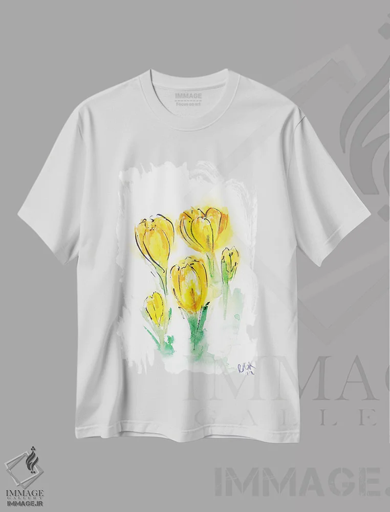 تیشرت سفید طرح دار زعفران های زرد، دکور معاصر اثر ناتالی مک | فروشگاه ایماژ