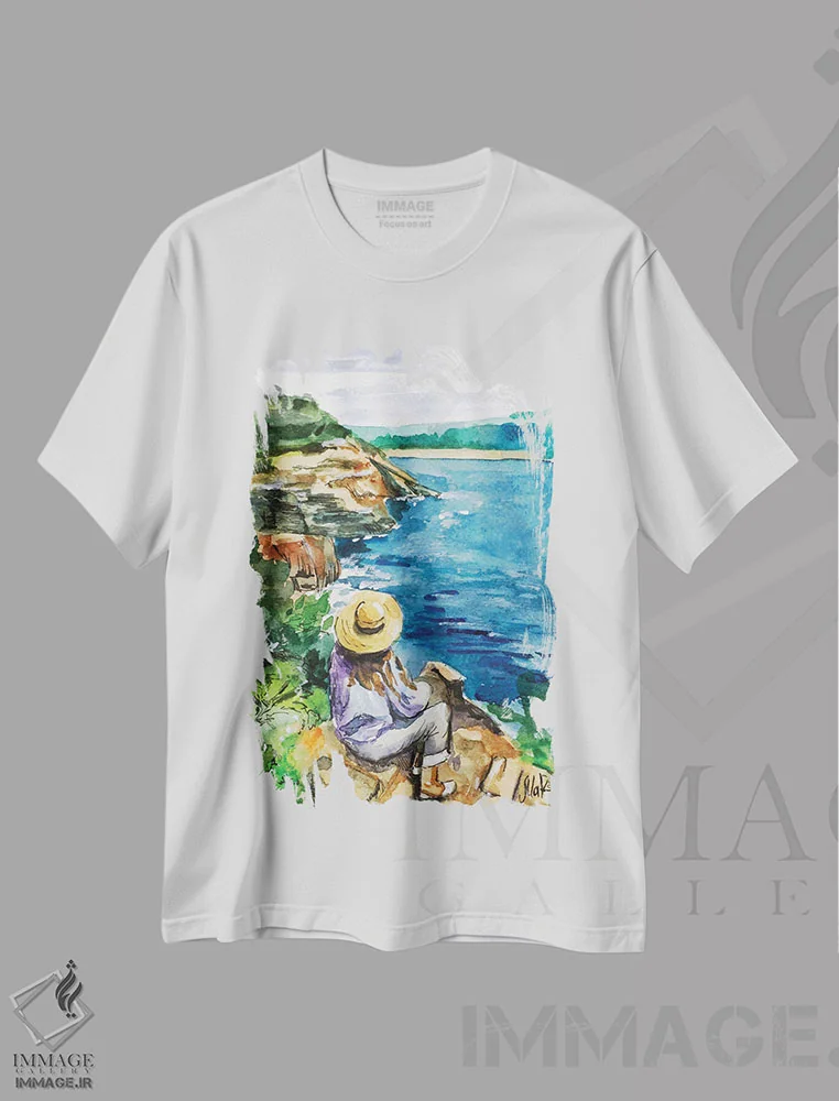 تیشرت سفید طرح دار چهره زن در منظره، دکور معاصر اثر ناتالی مک | فروشگاه ایماژ