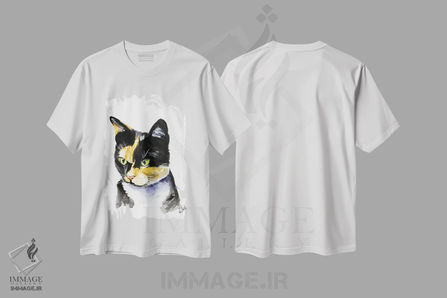 تیشرت سفید طرح دار گربه رنگارنگ، دکور معاصر اثر ناتالی مک | immage.ir