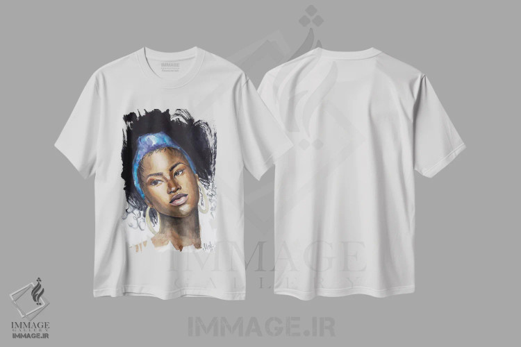 تیشرت سفید طرح دار زن آفریقایی-آمریکایی II، هنر آمریکایی آفریقایی تبار اثر ناتالی مک | فروشگاه ایماژ