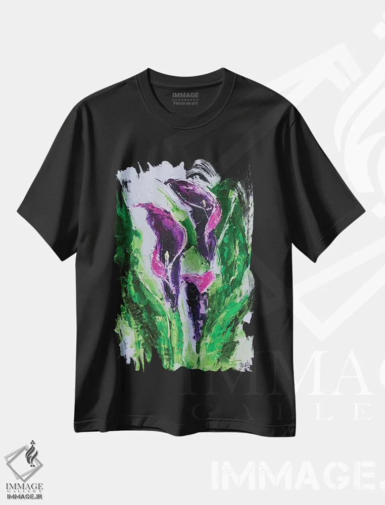 تیشرت مشکی طرح دار گل های کالا، دکور معاصر اثر ناتالی مک | فروشگاه ایماژ