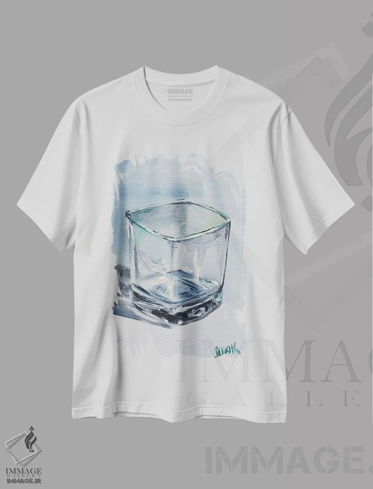 تیشرت سفید طرح دار لیوان، دکور معاصر اثر ناتالی مک | فروشگاه ایماژ