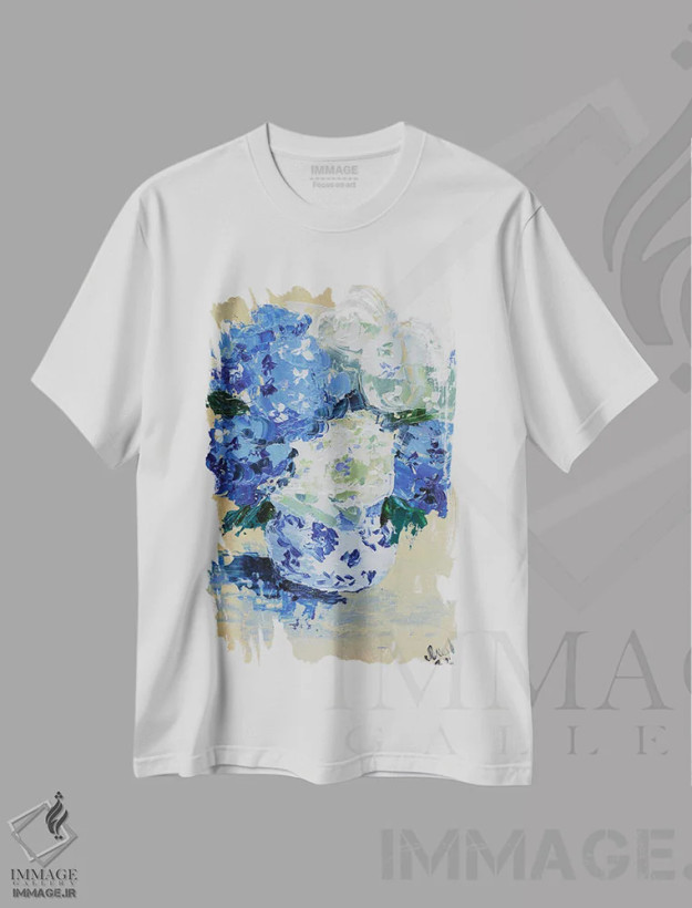 تیشرت سفید طرح دار هورتانسیا سفید و آبی، دکور معاصر اثر ناتالی مک | فروشگاه ایماژ