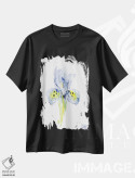 تیشرت مشکی طرح دار زنبق آبی، دکور معاصر اثر ناتالی مک | فروشگاه ایماژ