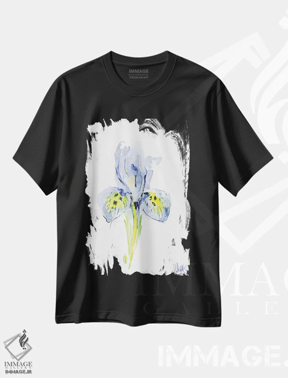 تیشرت مشکی طرح دار زنبق آبی، دکور معاصر اثر ناتالی مک | فروشگاه ایماژ