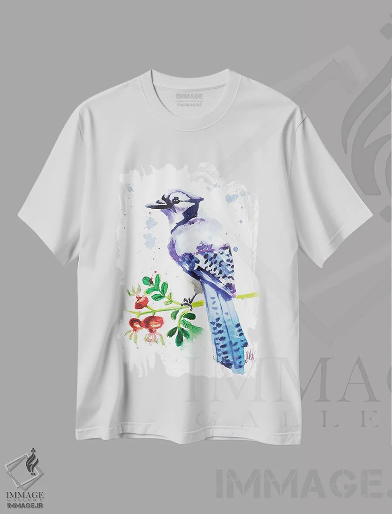 تیشرت سفید طرح دار جی آبی، مدیوم اثر ناتالی مک | immage.ir