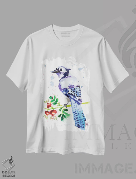 تیشرت سفید طرح دار جی آبی، مدیوم اثر ناتالی مک | immage.ir