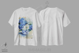 تیشرت سفید طرح دار هورتانسیا سفید و آبی، دکور معاصر اثر ناتالی مک | فروشگاه ایماژ