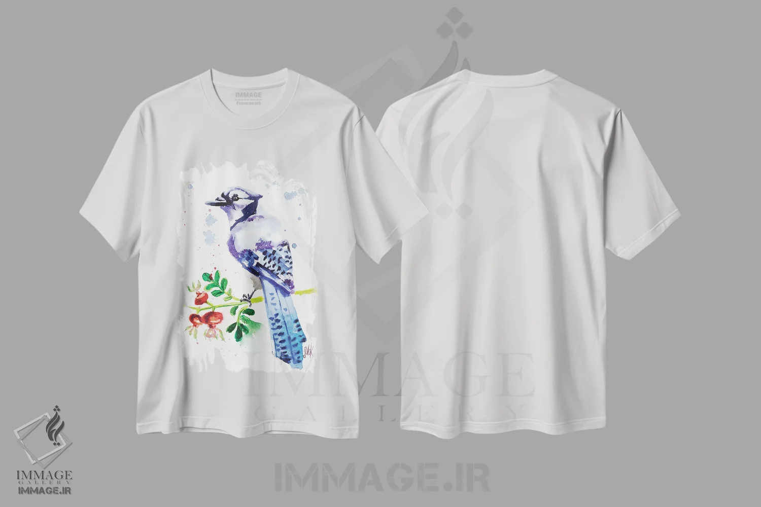 تیشرت سفید طرح دار جی آبی، مدیوم اثر ناتالی مک | immage.ir