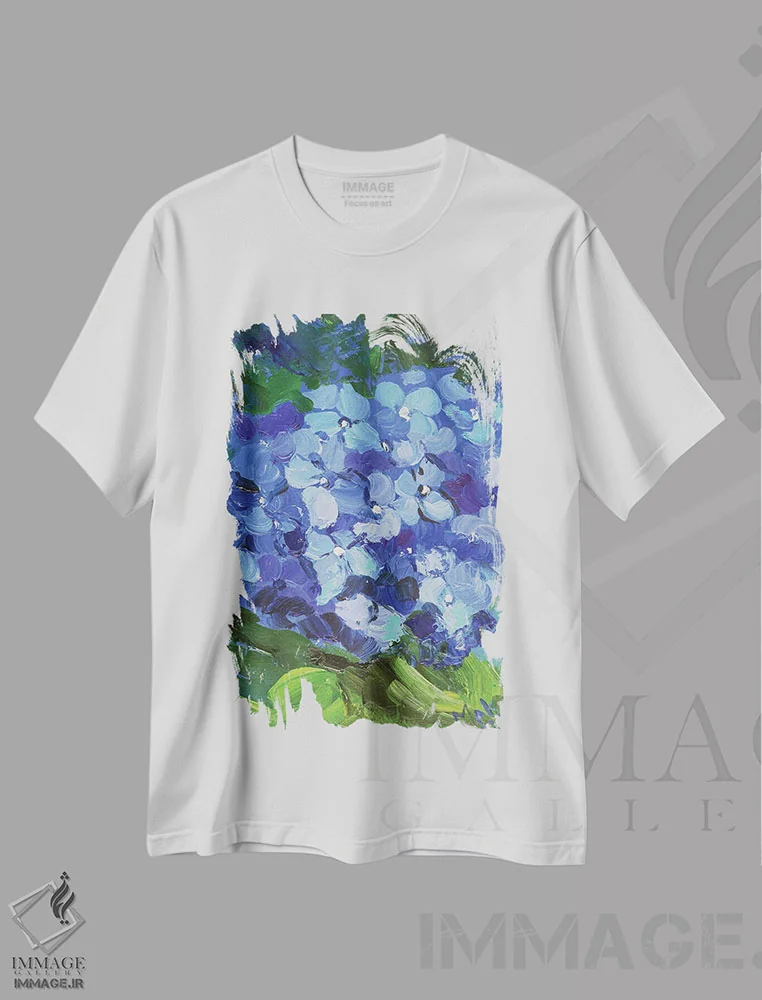 تیشرت سفید طرح دار هورتانسیا آبی II، مدیوم اثر ناتالی مک | immage.ir