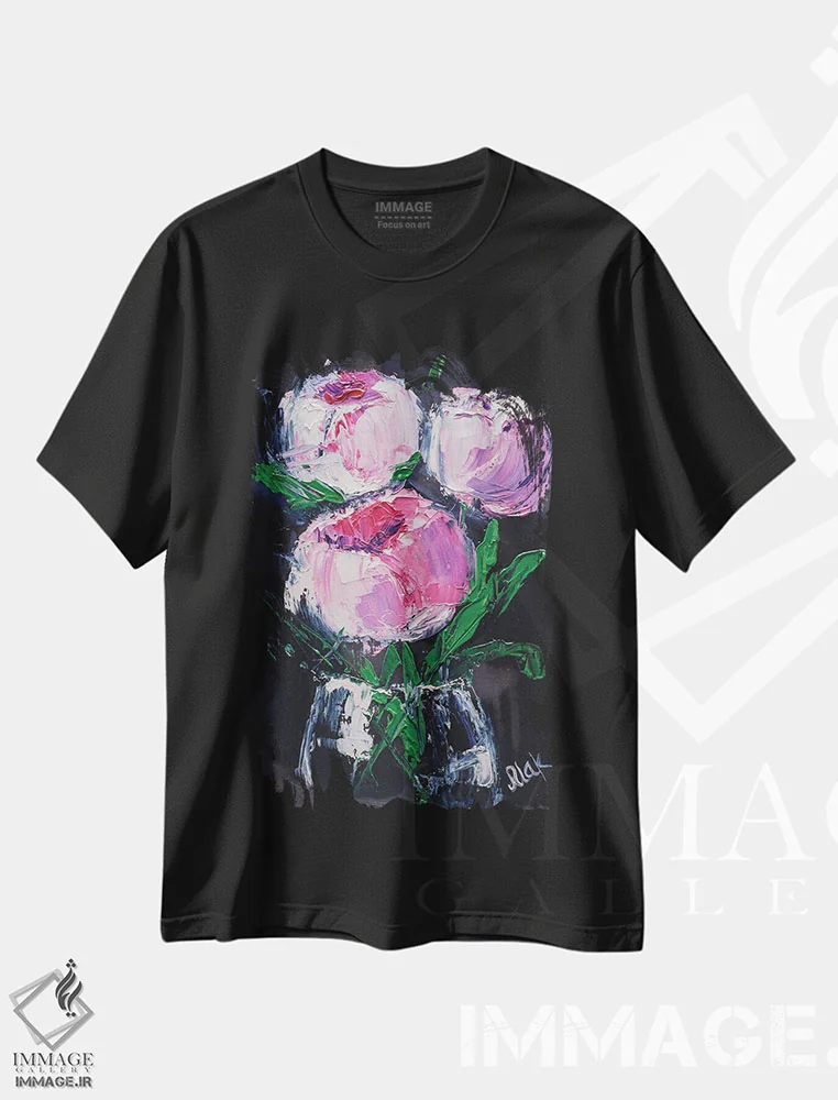 تیشرت مشکی طرح دار دسته گل گل صد تومانی صورتی II، دکور معاصر اثر ناتالی مک | immage.ir