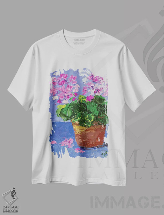 تیشرت سفید طرح دار شمعدانی صورتی، دکور معاصر اثر ناتالی مک | immage.ir