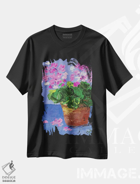تیشرت مشکی طرح دار شمعدانی صورتی، دکور معاصر اثر ناتالی مک | فروشگاه ایماژ
