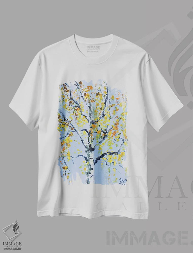 تیشرت سفید طرح دار درخت توس در پاییز، دکور معاصر اثر ناتالی مک | immage.ir
