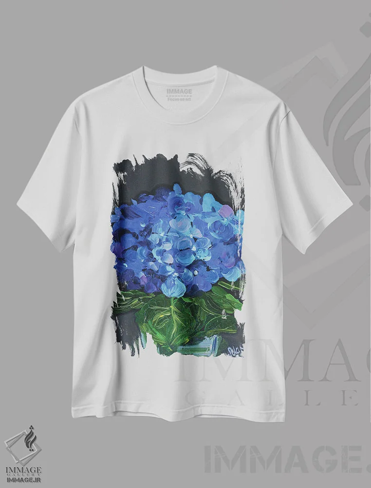 تیشرت سفید طرح دار ادریسی آبی، مدیوم اثر ناتالی مک | فروشگاه ایماژ