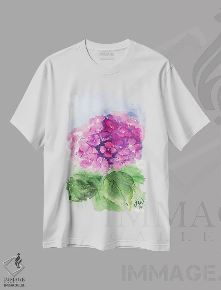 تیشرت سفید طرح دار ادریسی صورتی، دکور معاصر اثر ناتالی مک | immage.ir