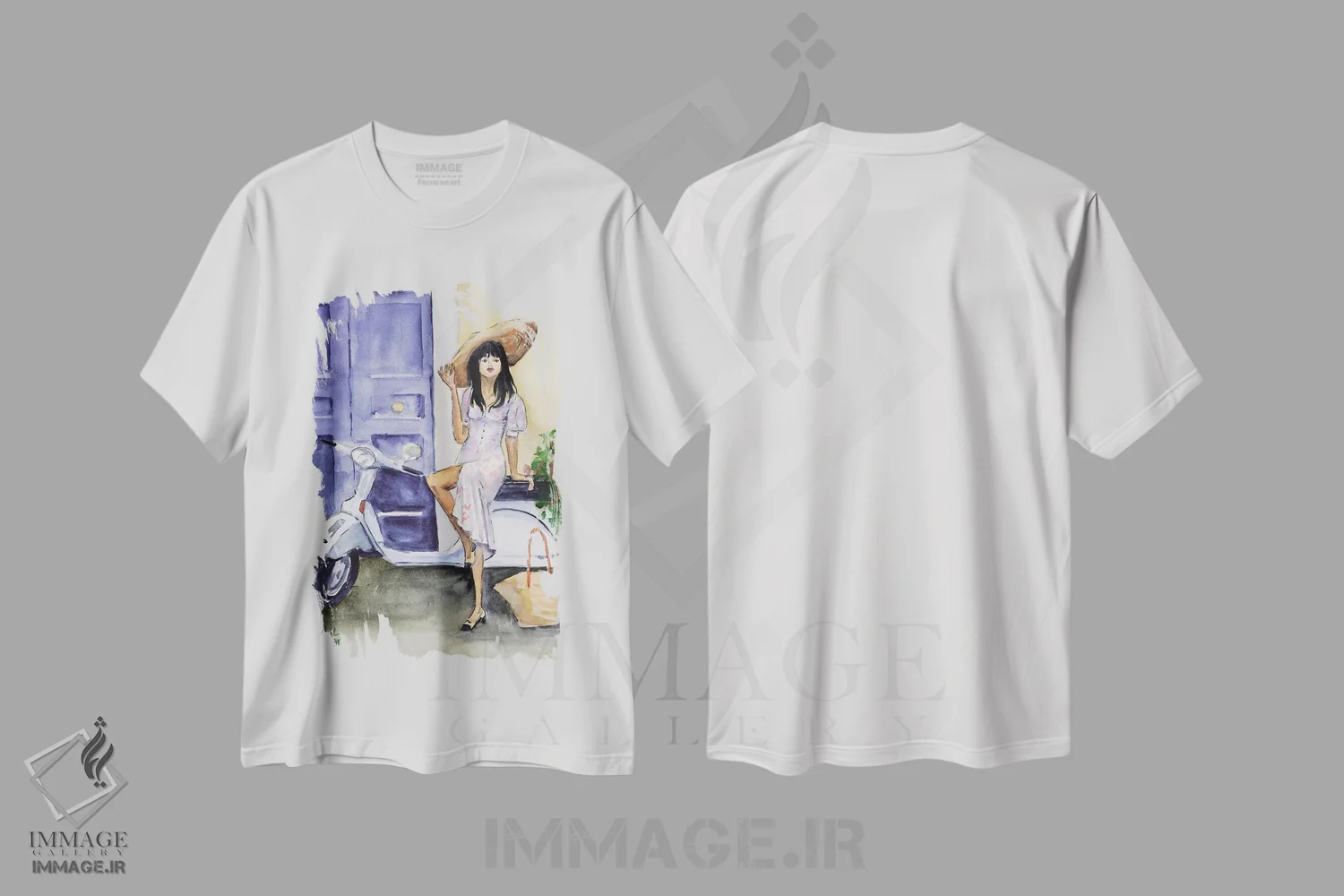 تیشرت سفید طرح دار زن ایتالیایی روی موتور کوچک، دکور معاصر اثر ناتالی مک | فروشگاه ایماژ