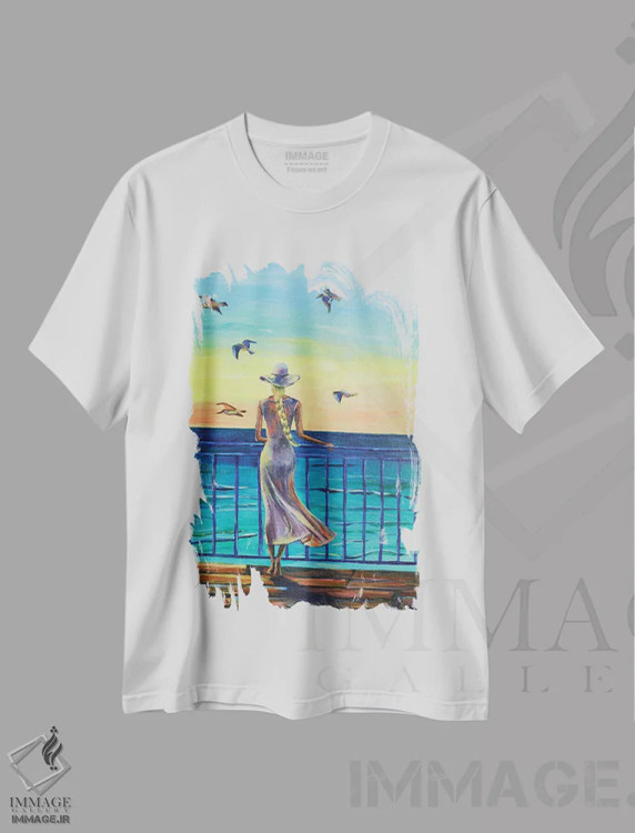 تیشرت سفید طرح دار دختر تنها، دکور ساحلی اثر ناتالی مک | فروشگاه ایماژ