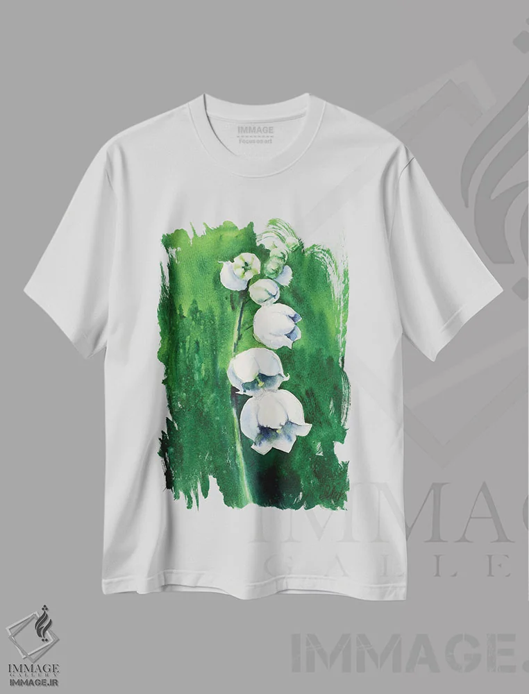 تیشرت سفید طرح دار زنبق دره ۴، هنر فاخر معاصر اثر ناتالی مک | immage.ir