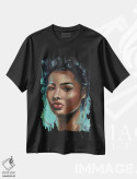 تیشرت مشکی طرح دار پرتـره زن آفریقایی، هنر آمریکایی آفریقایی تبار اثر ناتالی مک | فروشگاه ایماژ