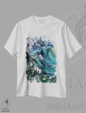 تیشرت سفید طرح دار موج دریا نقاشی رنگ روغن، دکور ساحلی اثر ناتالی مک | immage.ir