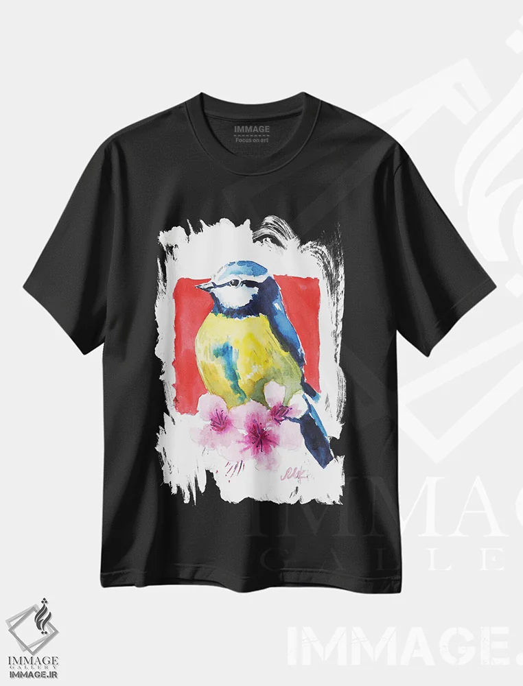 تیشرت مشکی طرح دار پرنده چیکِدی و شکوفه ساکورا ژاپنی، دکور آسیایی اثر ناتالی مک | immage.ir