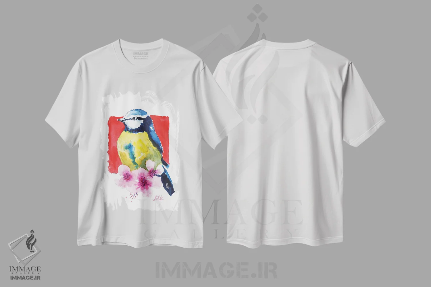 تیشرت سفید طرح دار پرنده چیکِدی و شکوفه ساکورا ژاپنی، دکور آسیایی اثر ناتالی مک | فروشگاه ایماژ