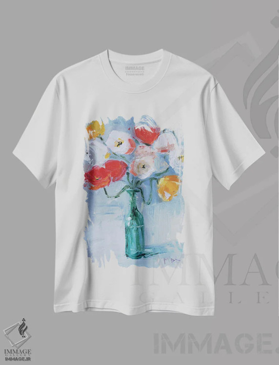 تیشرت سفید طرح دار دسته گل شقایق در گلدان، مدیوم اثر ناتالی مک | فروشگاه ایماژ