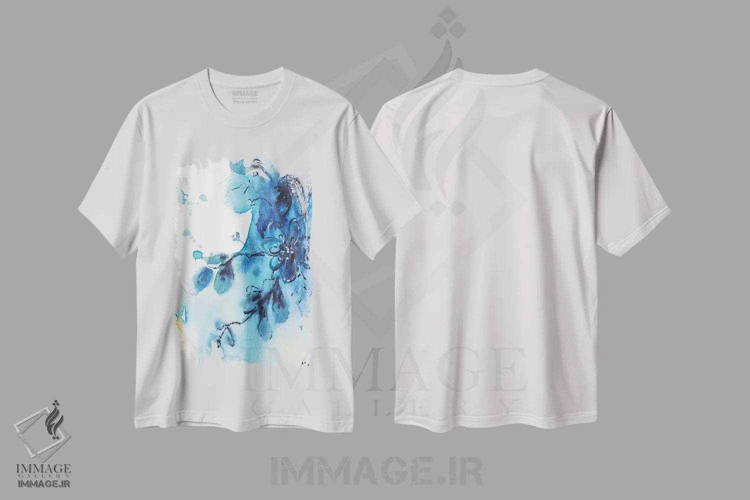 تیشرت سفید طرح دار گل های انتزاعی آبی آبرنگ، آبستره اثر ناتالی مک | immage.ir