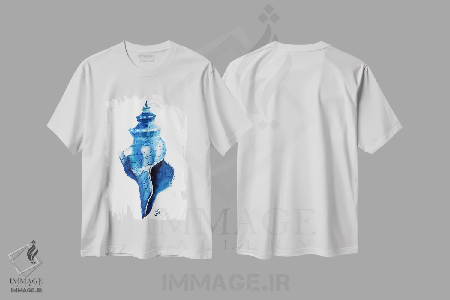 تیشرت سفید طرح دار صدف دریایی، دکور ساحلی اثر ناتالی مک | immage.ir