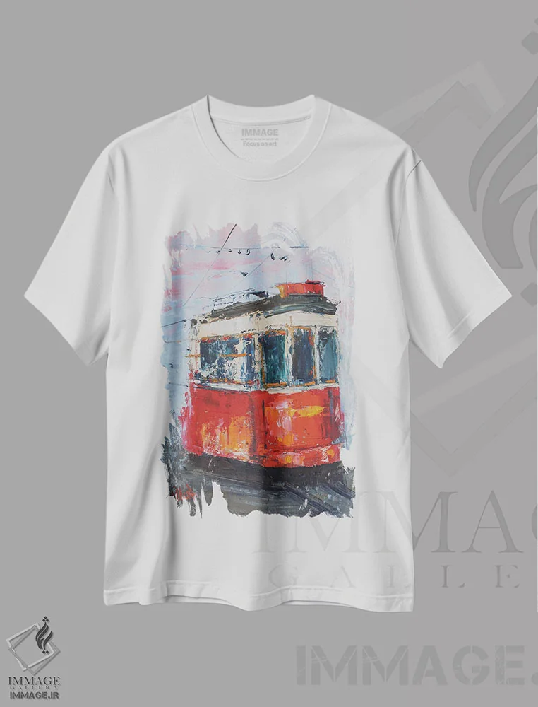 تیشرت سفید طرح دار ترام قرمز لیسبون، هنر فاخر کلاسیک اثر ناتالی مک | immage.ir