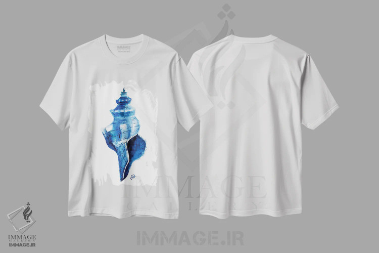 تیشرت سفید طرح دار صدف دریایی، مدیوم اثر ناتالی مک | immage.ir