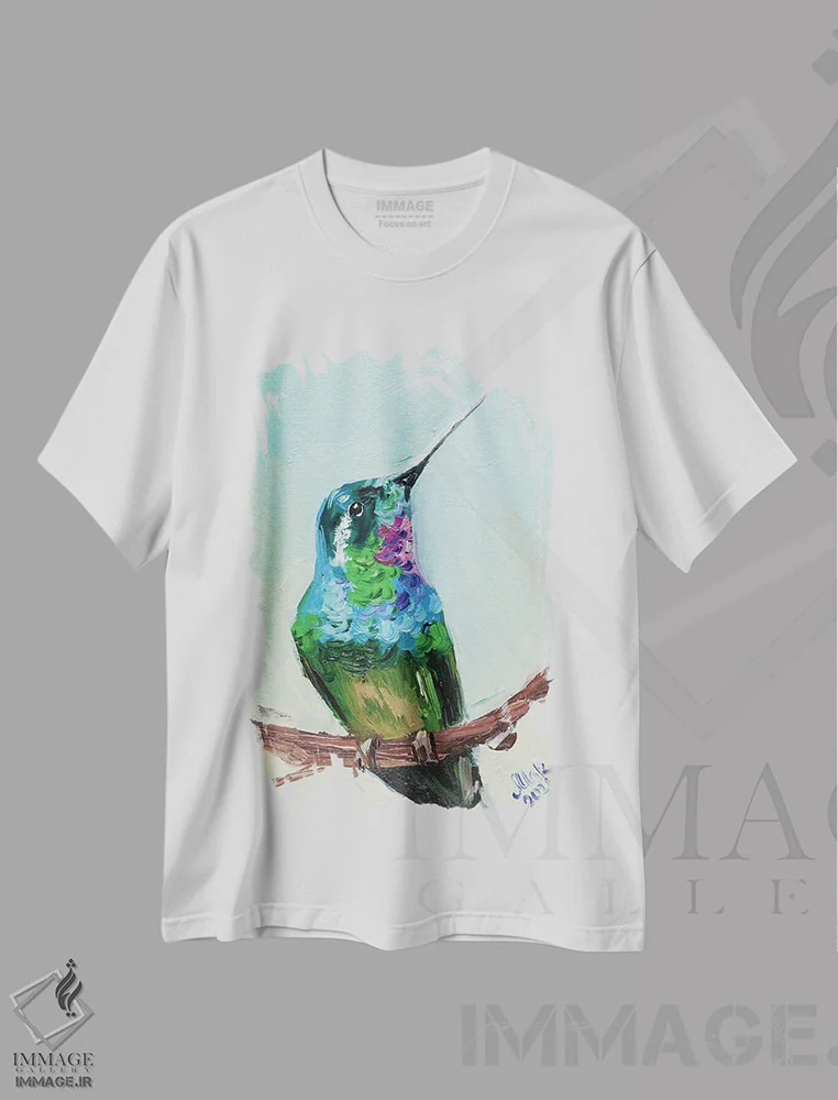 تیشرت سفید طرح دار مرغ مگس خوار، مدیوم اثر ناتالی مک | immage.ir