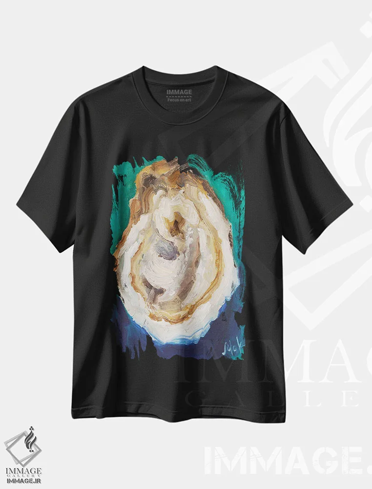 تیشرت مشکی طرح دار صدف زمردی، تزئینی اثر ناتالی مک | فروشگاه ایماژ