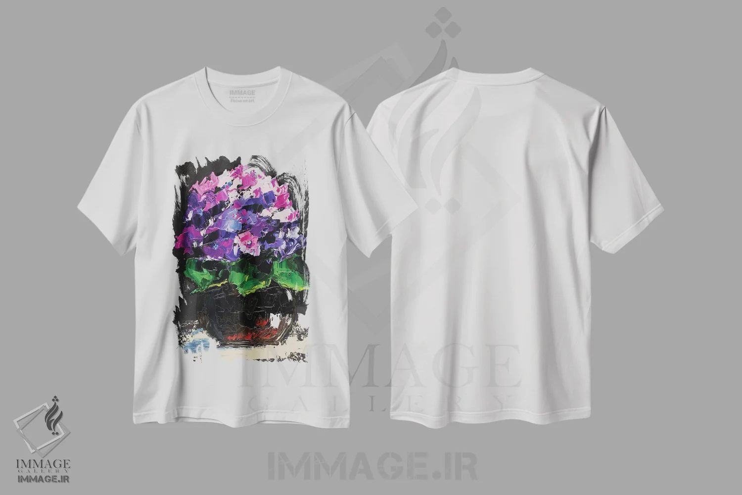 تیشرت سفید طرح دار گل ادریسی در گلدان، دکور معاصر اثر ناتالی مک | immage.ir
